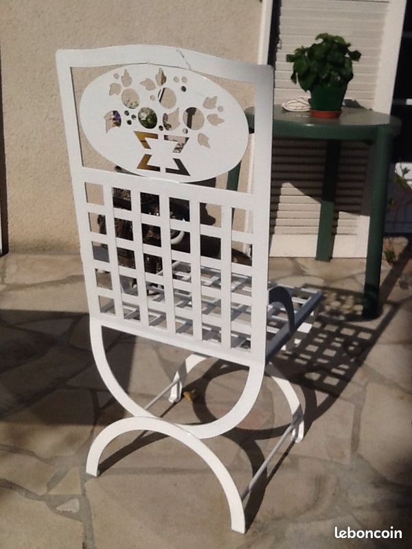 CHAISE BLANCHE en METAL (image 2)