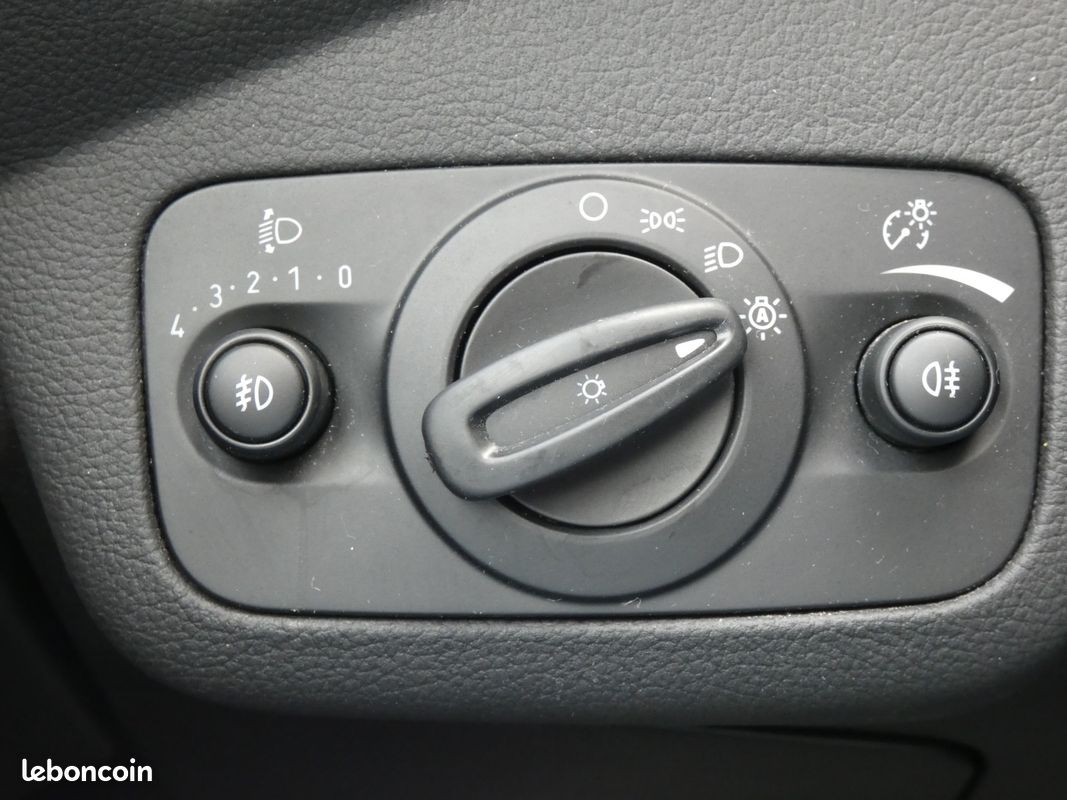 FORD KUGA 1.5 TDCi 120 4x2 Powershift ST-Line (Historique de factures d'entretien dispo) (image 26)