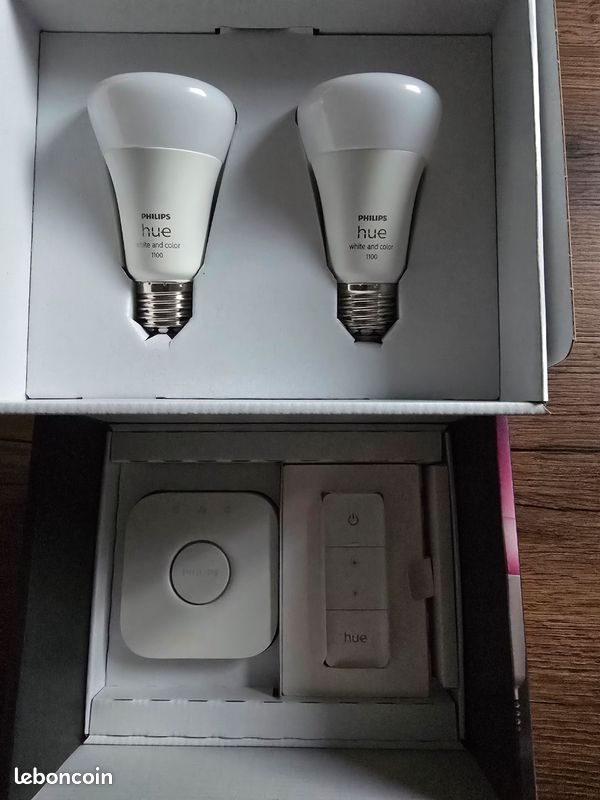 [NEUF] Pack Philips Hue White & Color E27 – Bridge +2 Ampoules Color 1100 + Télécommande – connectée (image 3)