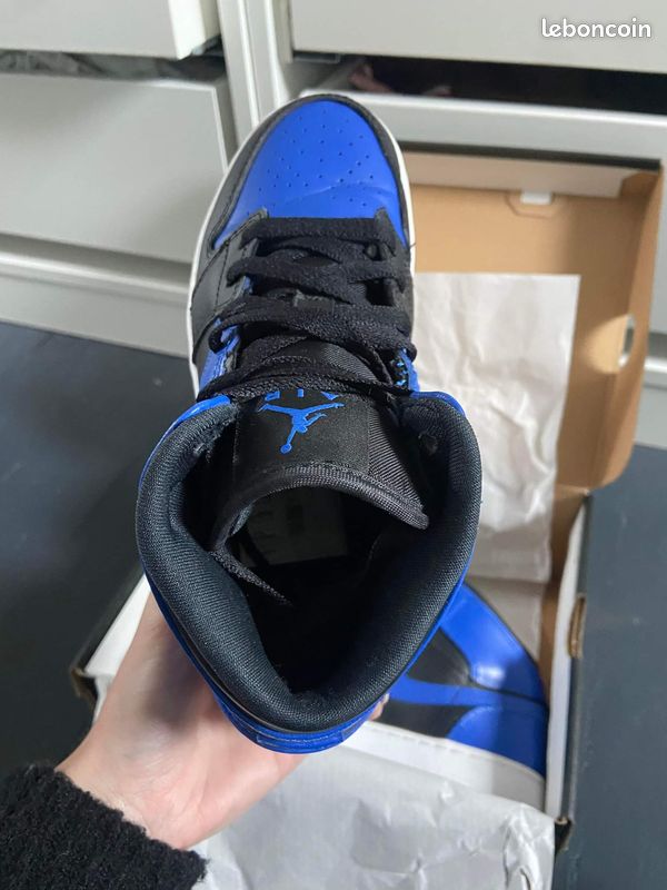 Air Jordan 1 Mid Hyper Royal Tumbled Leather (image 3)