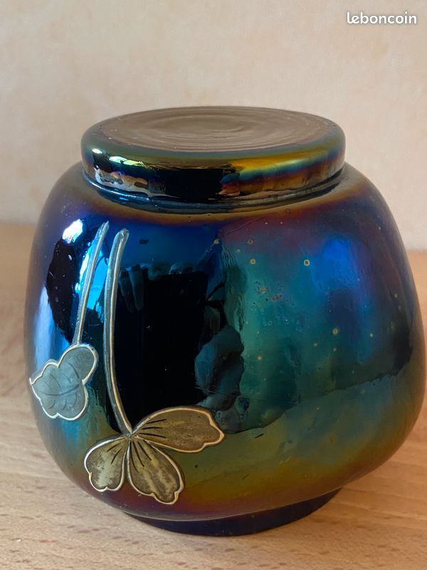 Vase ancien en verre irisé mauve (image 10)
