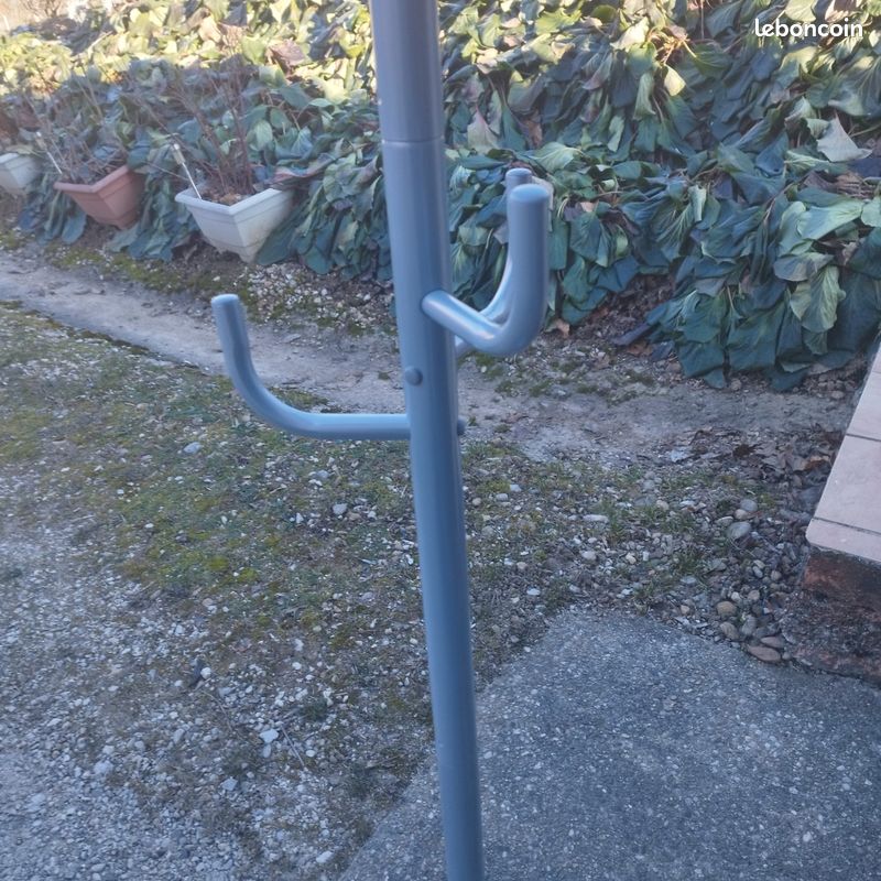 Porte manteau sur pied en aluminium (image 13)