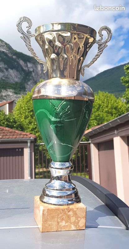 Trophée, coupe de pétanque 1999, marbre, métal et plastique