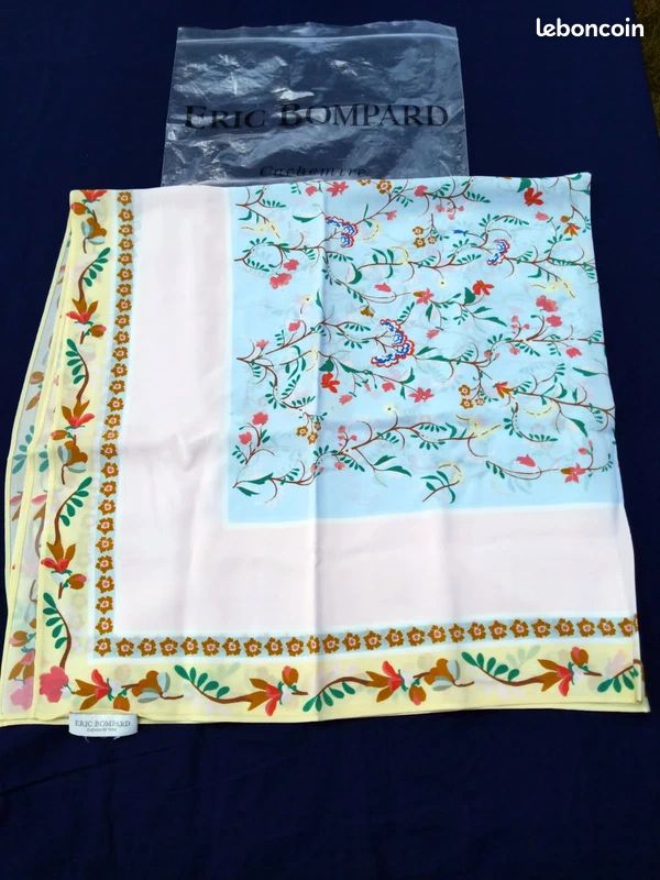 Foulard Carré En Soie Vintage - Motif Floral Jardinage, Multicolore, Occasion Bon état