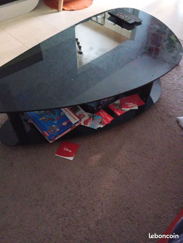 Table basse ovale noire en verre (image 2)
