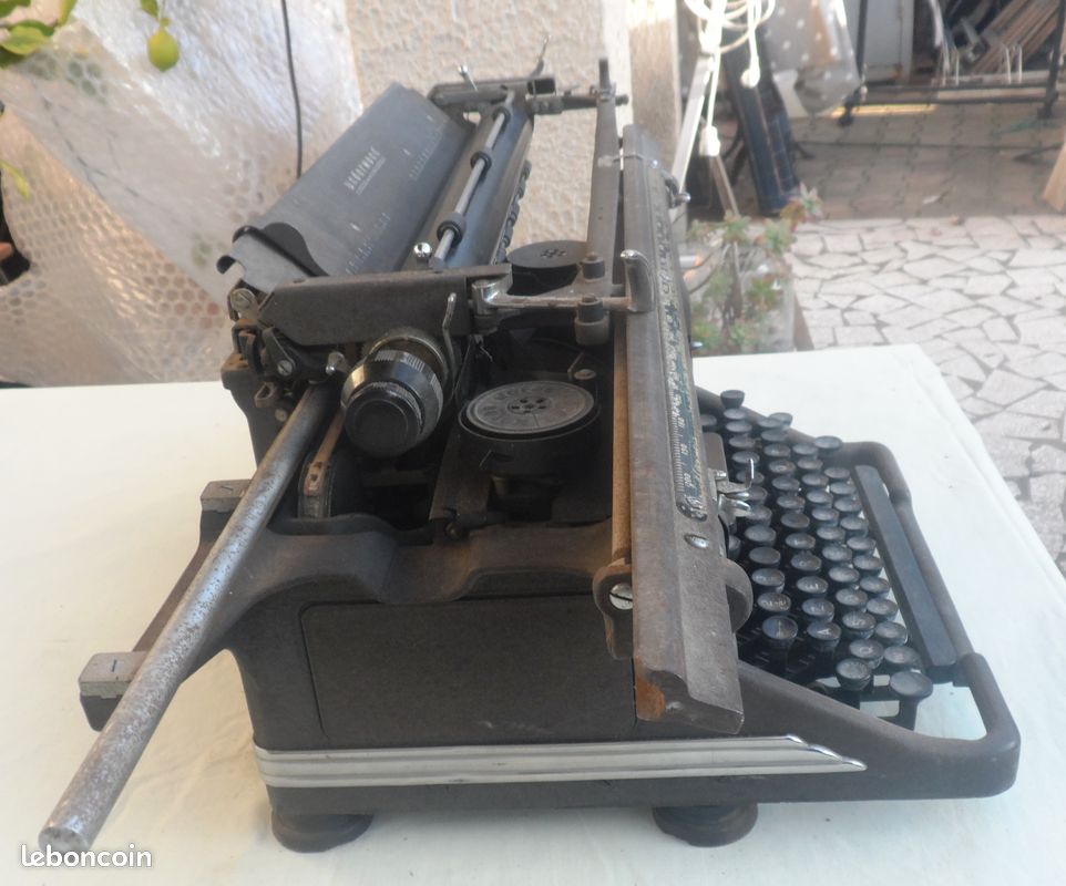Machine à écrire UNDERWOOD Standard made in USA N° de série 19-7097812 des AN 30/40 - Typewriter UNDERWOOD Standard made in USA Serial Number 19-7097812 1930s/1940s (image 8)