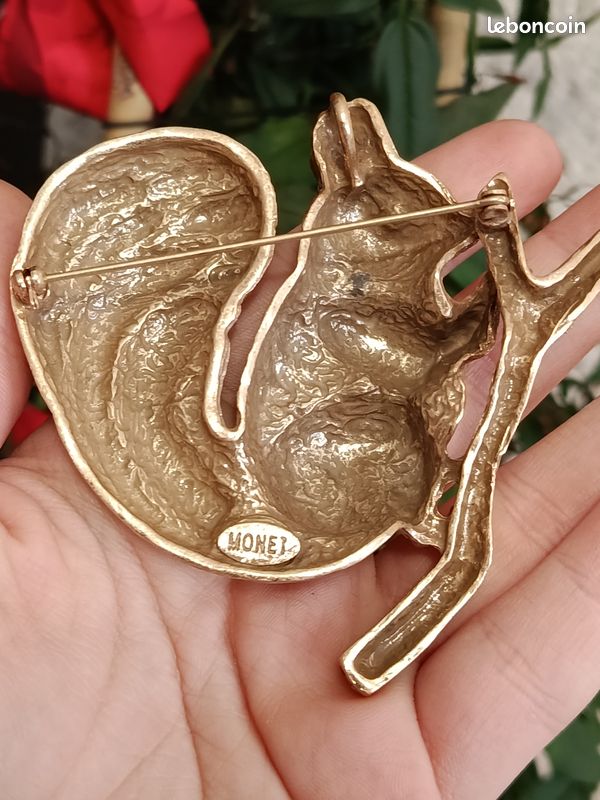 Broche Vintage écureuil Signée Monet - Métal Doré - Occasion Portée