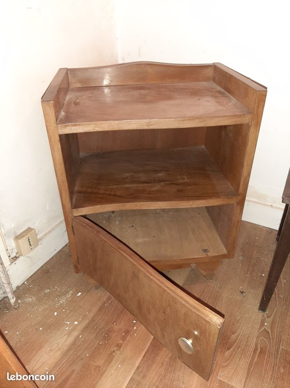 Table de nuit en bois (image 2)