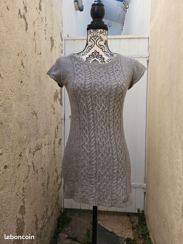 Robe Gris manches courtes avant première XS
Taille 14 ans XS
État voir photos
Valisenoirairtex (image 1)
