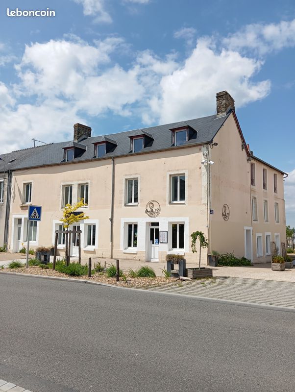 Immeuble 15 pièces 400 m² · à Pré-en-Pail-Saint-Samson · 400 m² · 128 000 €