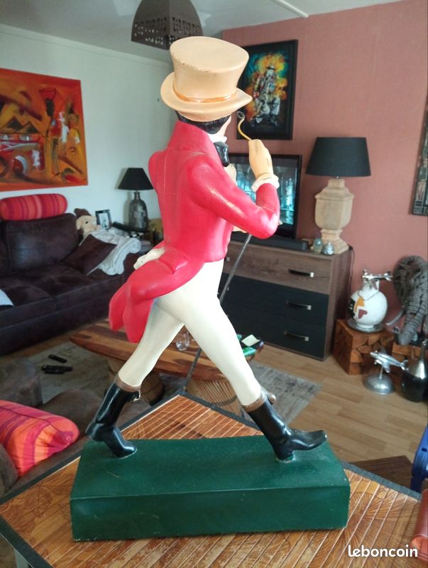 Statue Johnny Walker (image 2)