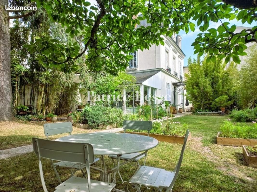 Maison 11 pièces 222 m² · à Tours · 222 m² · 950 000 €