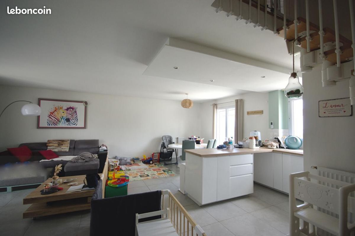 Maison 4 pièces 82 m² · à Saint-Vivien · 82 m² · 350 000 €