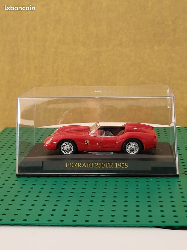 ✨️🇮🇹 Miniature FERRARI 250 TR - 1958 au 1/43 - Fabrication Ixo Models - Boîte vitrine - Très bon état ✨️✨️ (image 1)