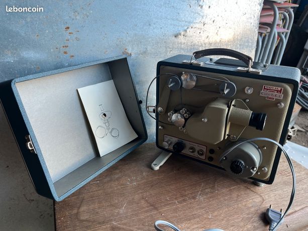 A REPRENDRE CINEGEL 100 : Projecteur de films 8 mm, modèle GR8, présenté dans son boî