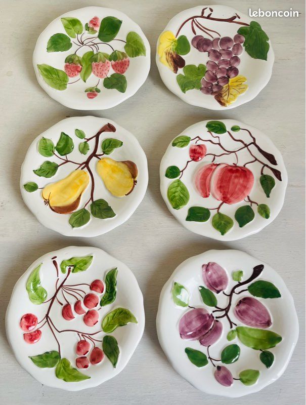 Assiette vintage en barbotine, au joli décor à relief de fruits, rare et tendance (image 10)