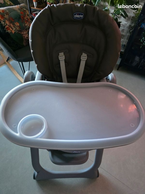Chaise haute poly magic CHICCO (image 2)