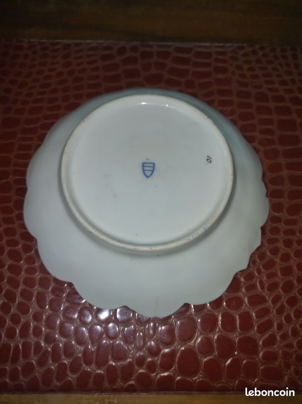 Assiette en Porcelaine Royale de Vienne (image 3)