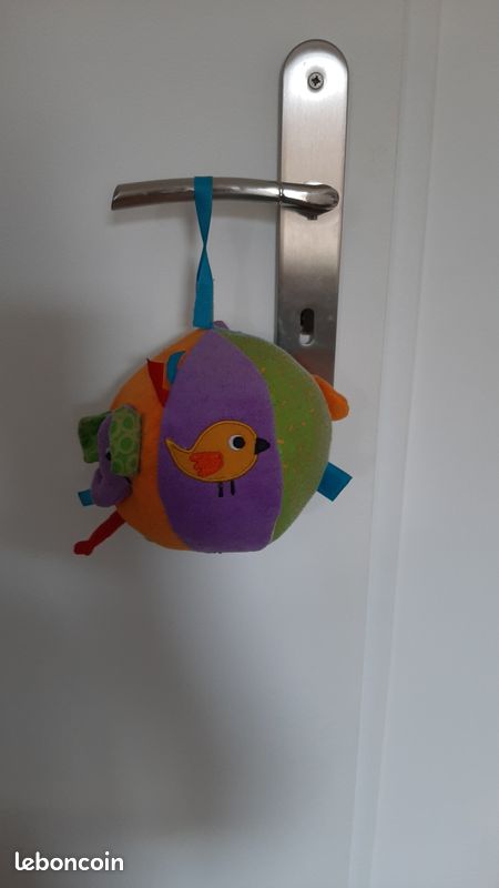 Peluche boule pour accrocher au berceau (image 3)
