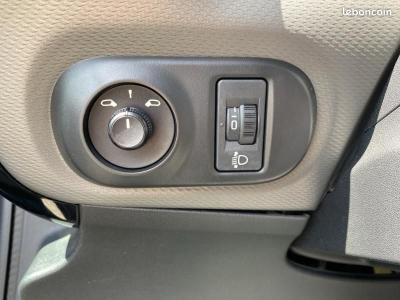 Citroen C4 Cactus PureTech 110ch S&S Shine E6.d (image 13)
