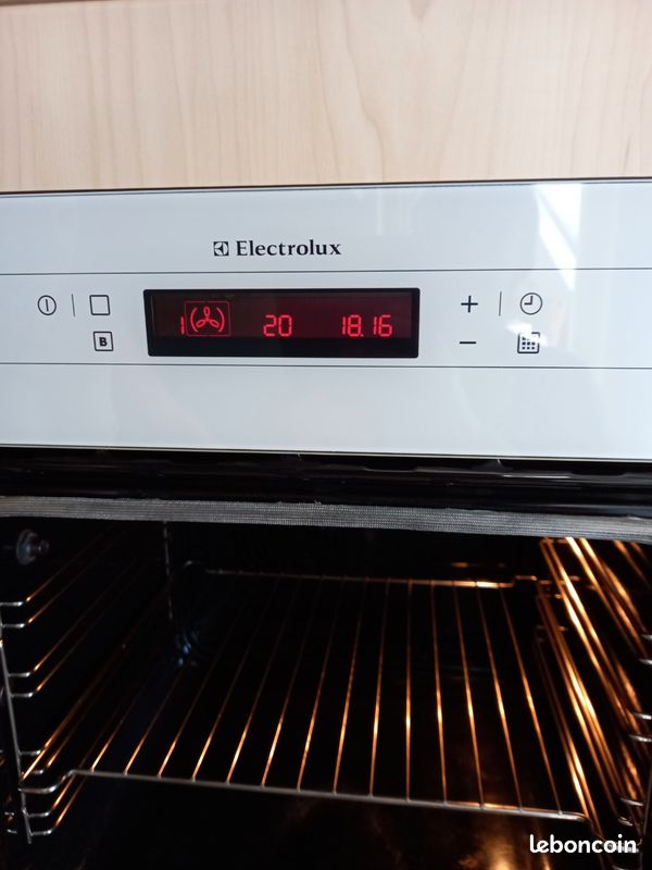 Four vapeur electrolux (image 4)