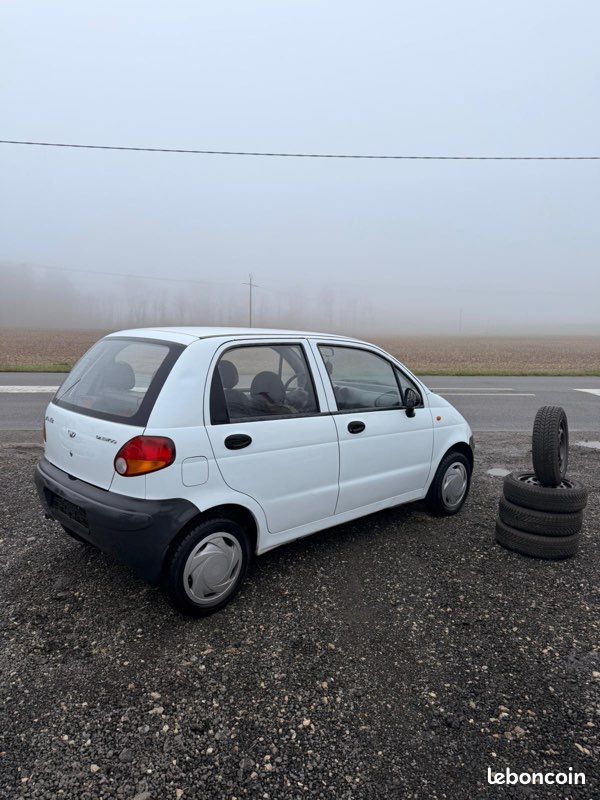 Daewoo Matiz PREMIER MAIN 52.000km d’origine, moteur 800cm3 essence, 2008 , très très économique, radio Cd KENWOOD Aux, 2 clés , PACK HIVER, supplémentaire 4 jantes avec 4 pneus hiver, révision fait (image 2)