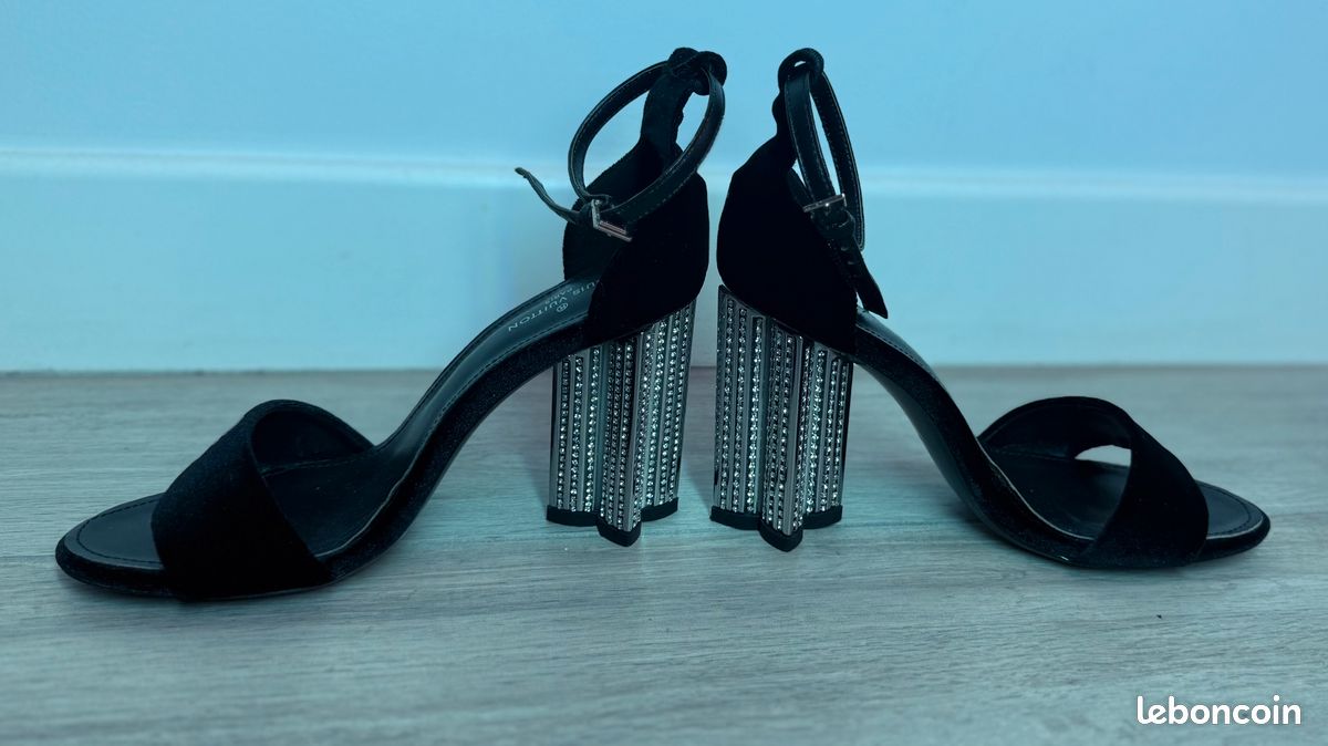 Des escarpins Louis Vuitton (image 2)