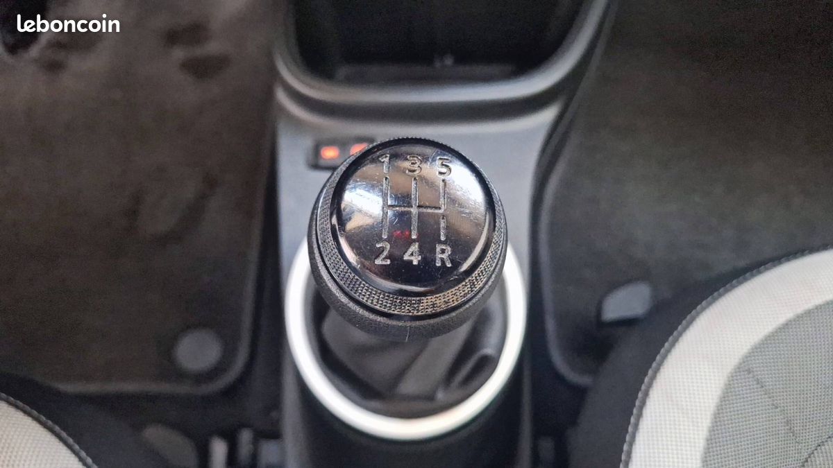 Renault twingo iii sce 65 equilibre (image 16)