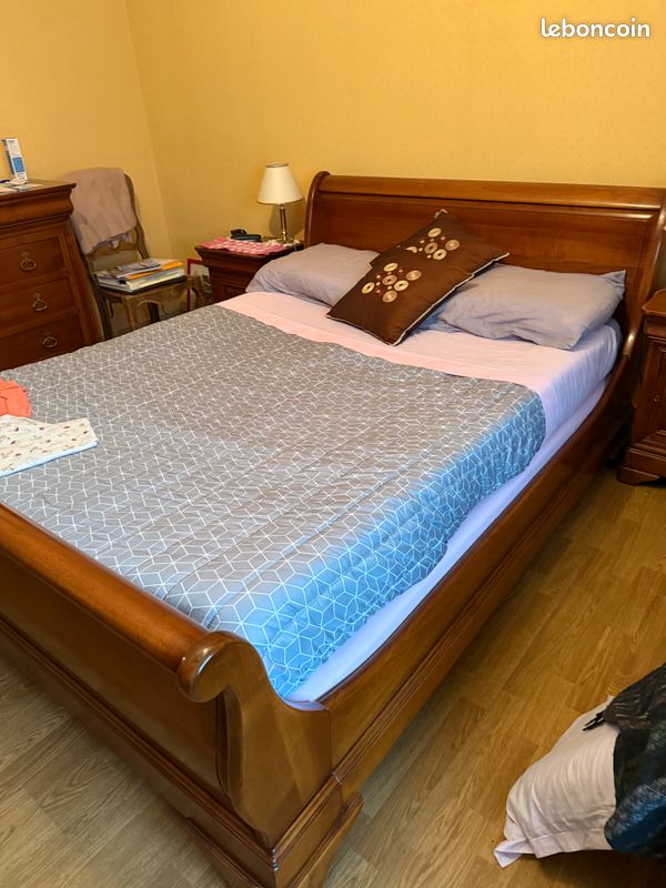 Chambre à coucher style Louis Philippe merisier massif avec
