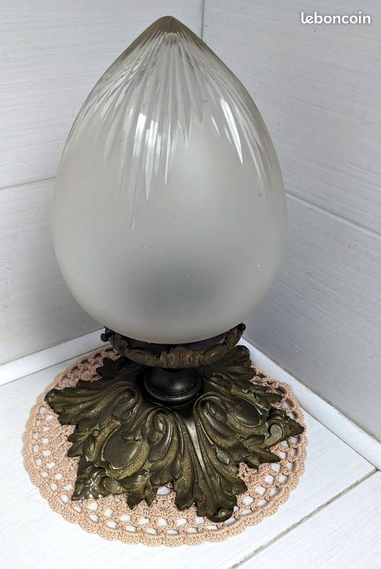 Ancienne LAMPE en BRONZE et GLOBE en verre taillé (vintage) (image 1)