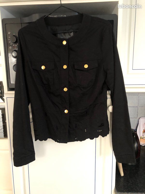 Veste noire broderie (image 1)