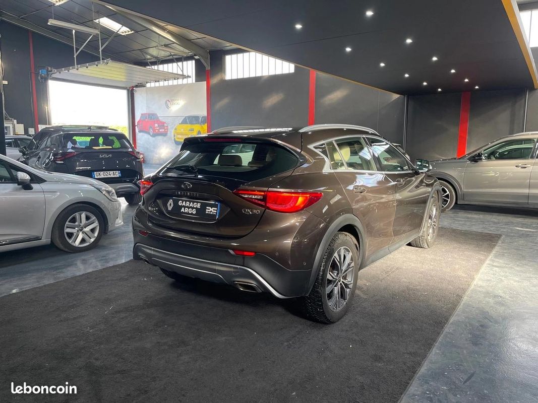 Xfinity Q30 Infiniti Q30 QX30 2.2D 170 4X4 BVR garantie 12 mois - Voitures