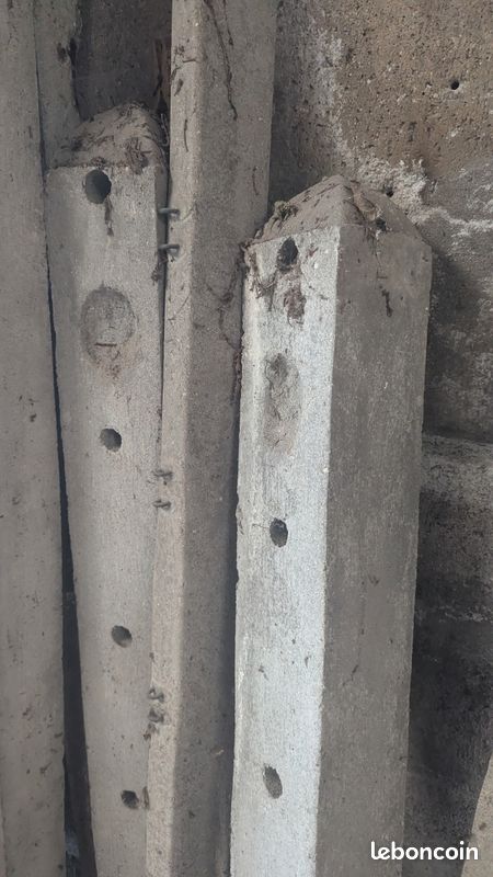 Vends plusieurs poteaux béton de clôture, anciens mais utilisables (image 6)