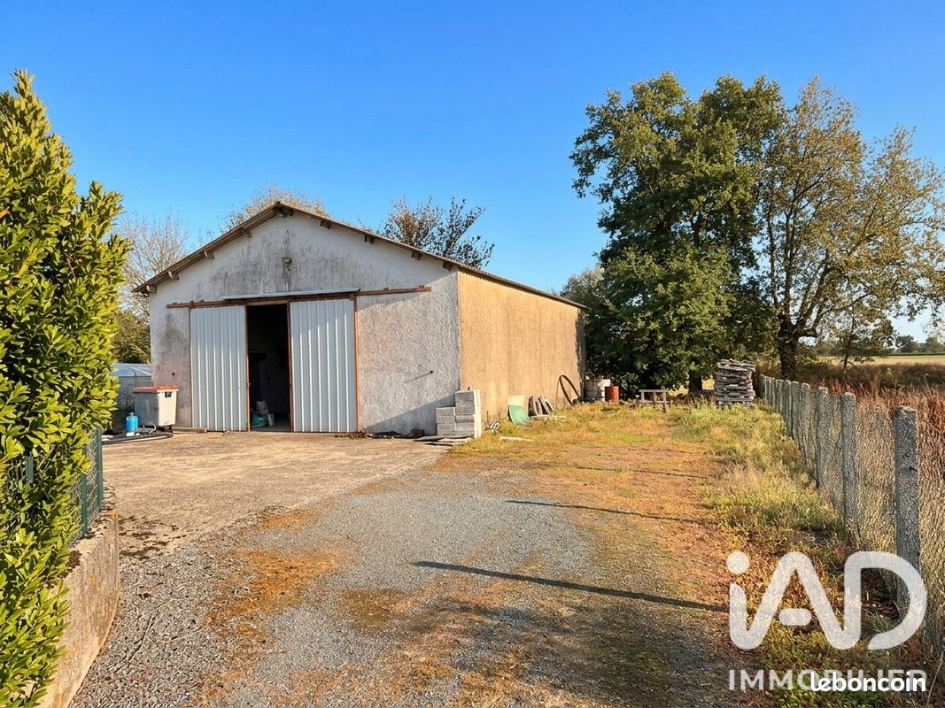 Terrain 832 m² · à Adilly · 832 m² · 29 500 €