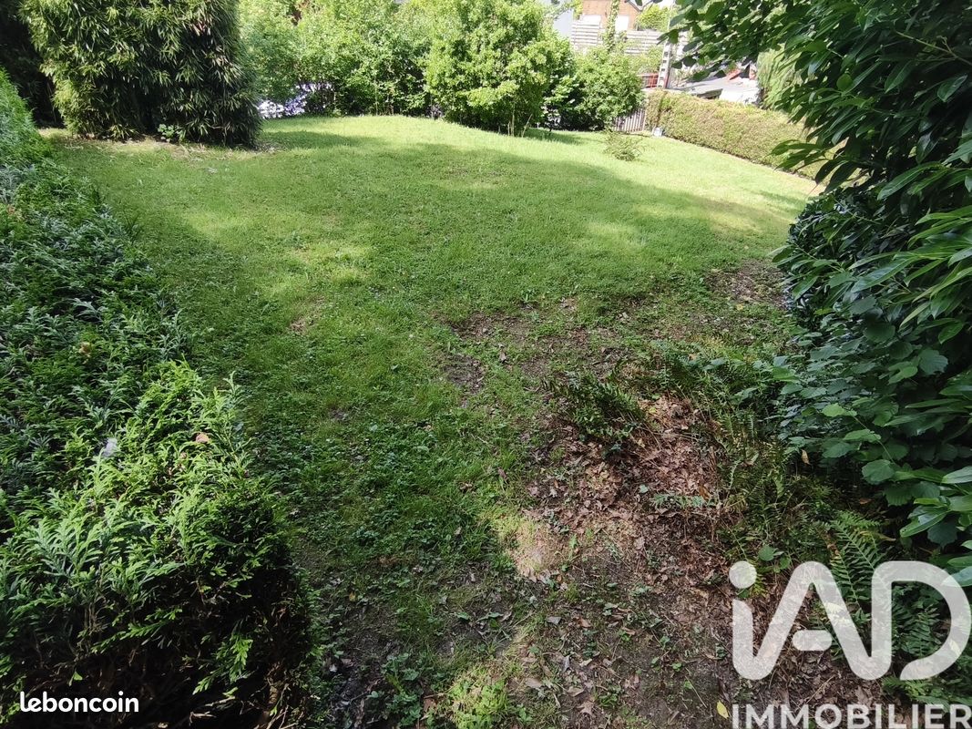 Terrain 1330 m² Saint-Antoine-du-Rocher (image 3)