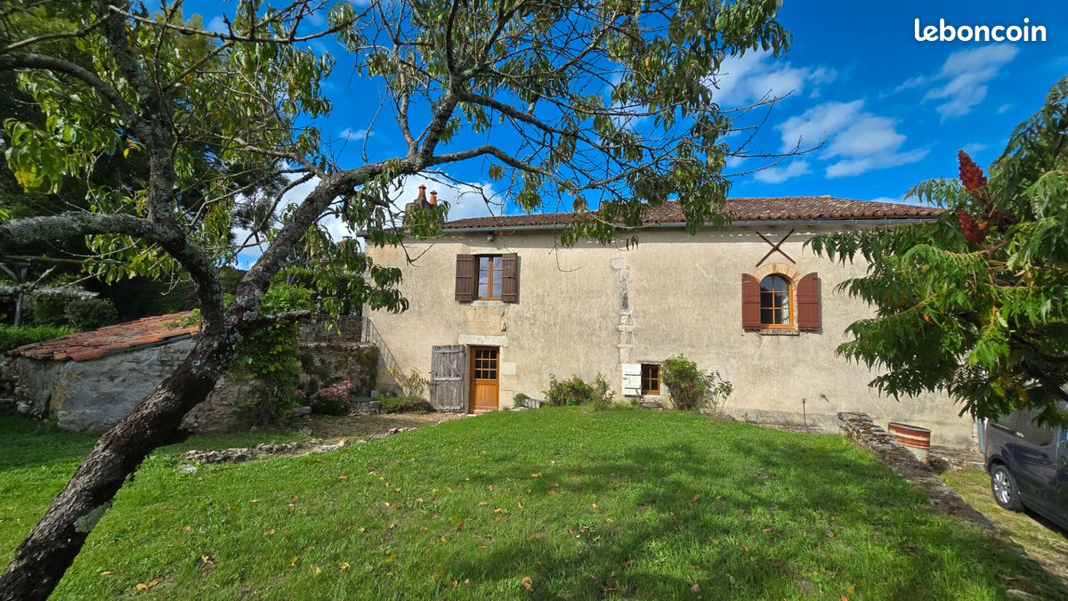 Maison 7 pièces 245 m² · à Charroux · 245 m² · 189 000 €