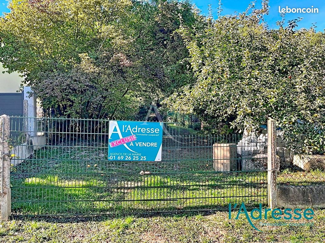 Terrain 2179 m² · à Saint-Cyr-la-Rivière · 2 179 m² · 90 450 €