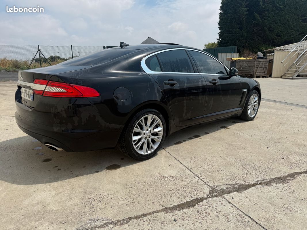 Jaguar XF 2.2 D - 200CH Luxe A (image 2)