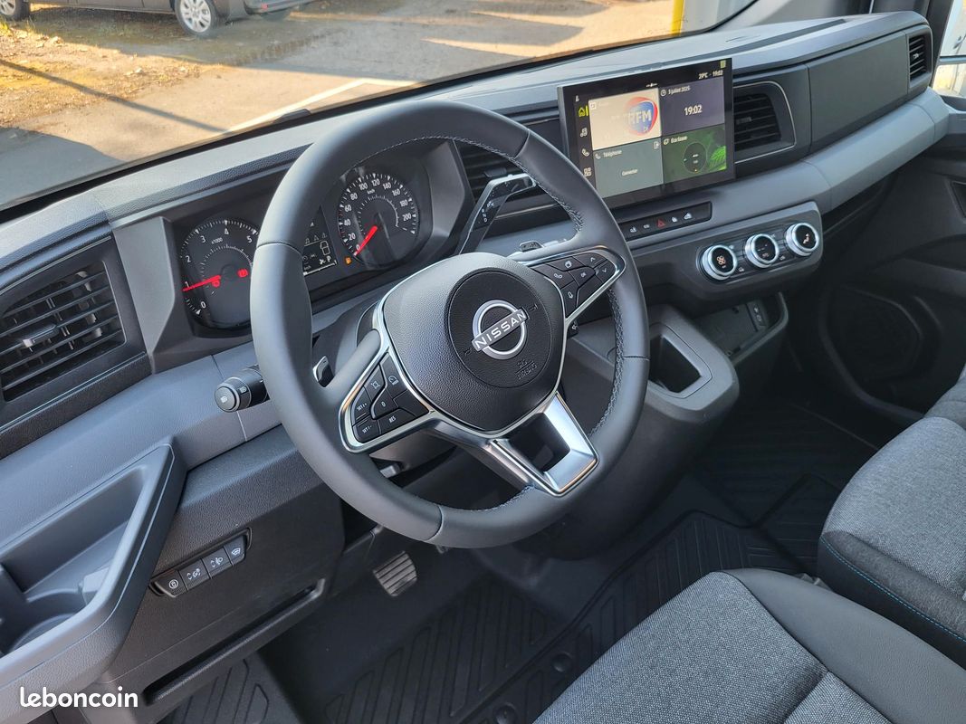 NISSAN INTERSTAR L3H2 FOURGON 2.0 DCI 170 A/T TEKNA 03 PLACES NEUF avec BOITE AUTOMATIQUE + CAMÉRA DE RECUL + RADARS AVANT et ARRIERE et LATÉRAUX / GARANTIE CONSTRUCTEUR 5 ANS ( Prix Vente 33 990 HT ) (image 4)
