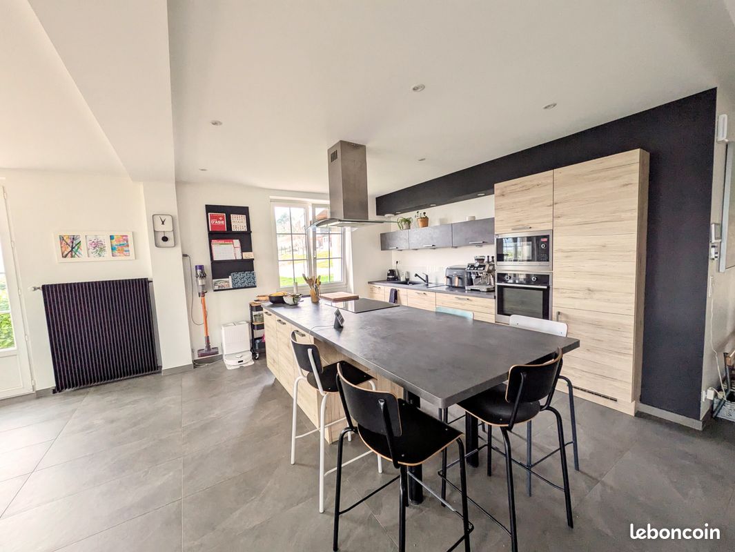 Maison 10 pièces 234 m² · à Vesoul · 234 m² · 295 000 €