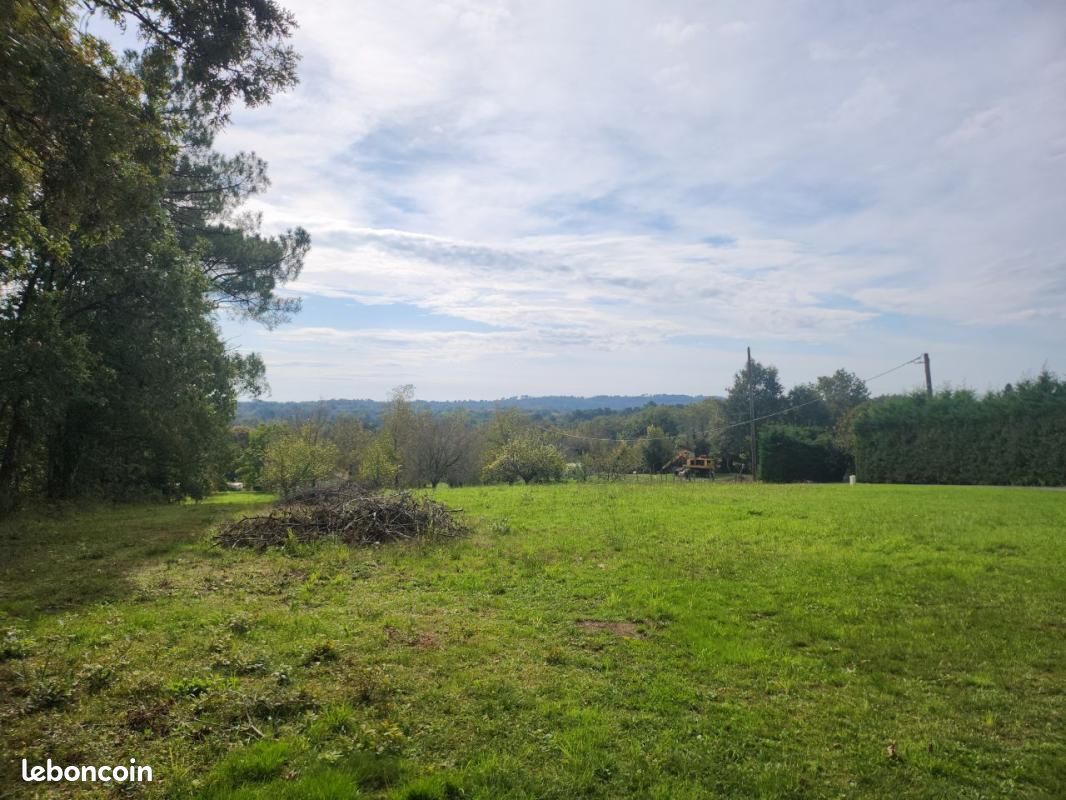 Terrain 3 113 m² Villamblard · 53 000 €