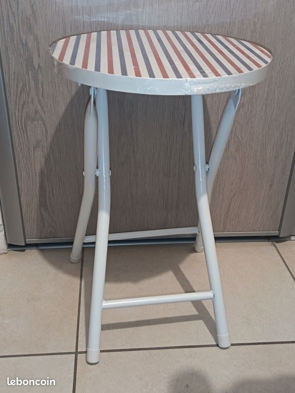 Tabouret pliant en métal (image 1)