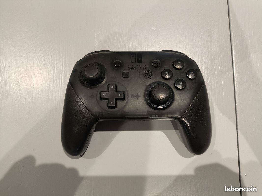 Nintendo Switch + manette pro + 2 jeux + accessoires et sacoche (image 5)