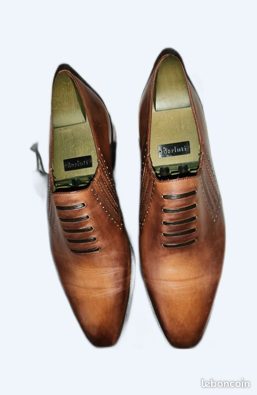 Berluti Portefeuille plié en cuir Venezia à motif Scritto | Portefeuilles | Harry Rosen