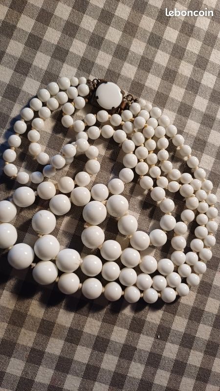 Collier vintage en faience blanche 3 rangs (image 3)
