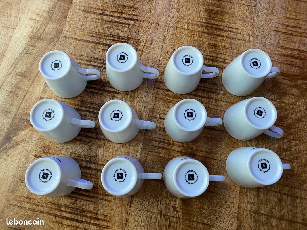 Lot de 12 tasses et 12 sous tasses à thé de style Art Déco en