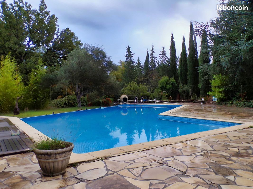 Maison 8 pièces 250 m² · à Rocbaron · 250 m² · 920 000 €