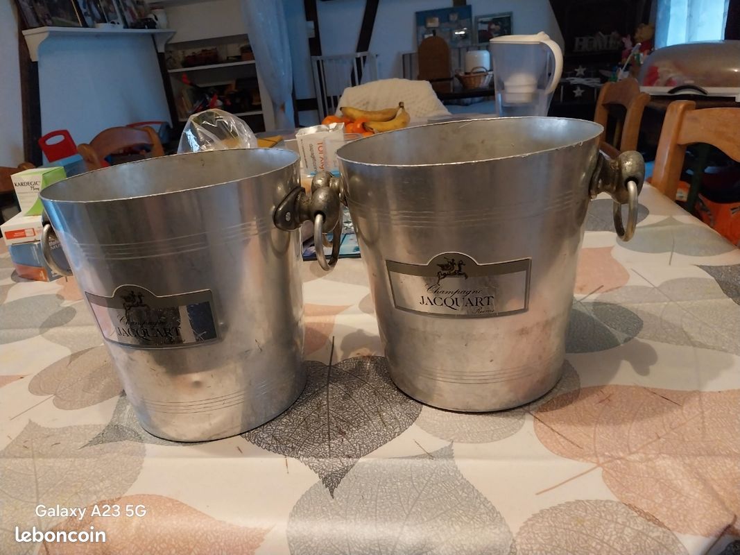 Seau à champagne /champagne Jacquart Reims en aluminium bonne etat