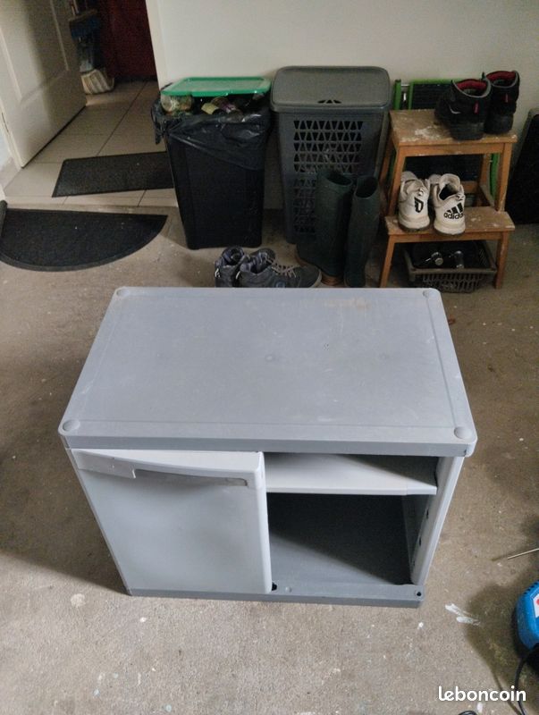 Armoire en plastique (image 1)