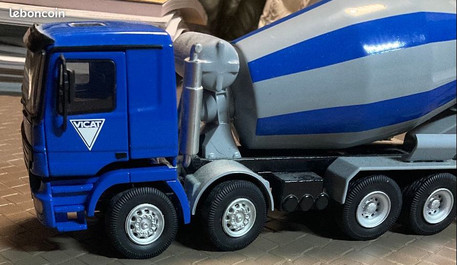 AMT maquette camion 1215 Camion Kenworth Toupie a béton 1/25